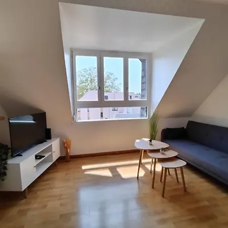 St Sever-place Parking Privee Fermer- Cosy-centre Rouen-wifi-3pers 아파트 루앙